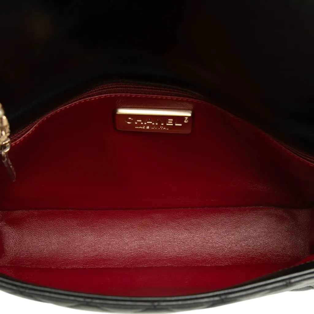 Chanel Medium Quilted Lambskin Westminster Pearl Flap Black Leather Very good - Model View