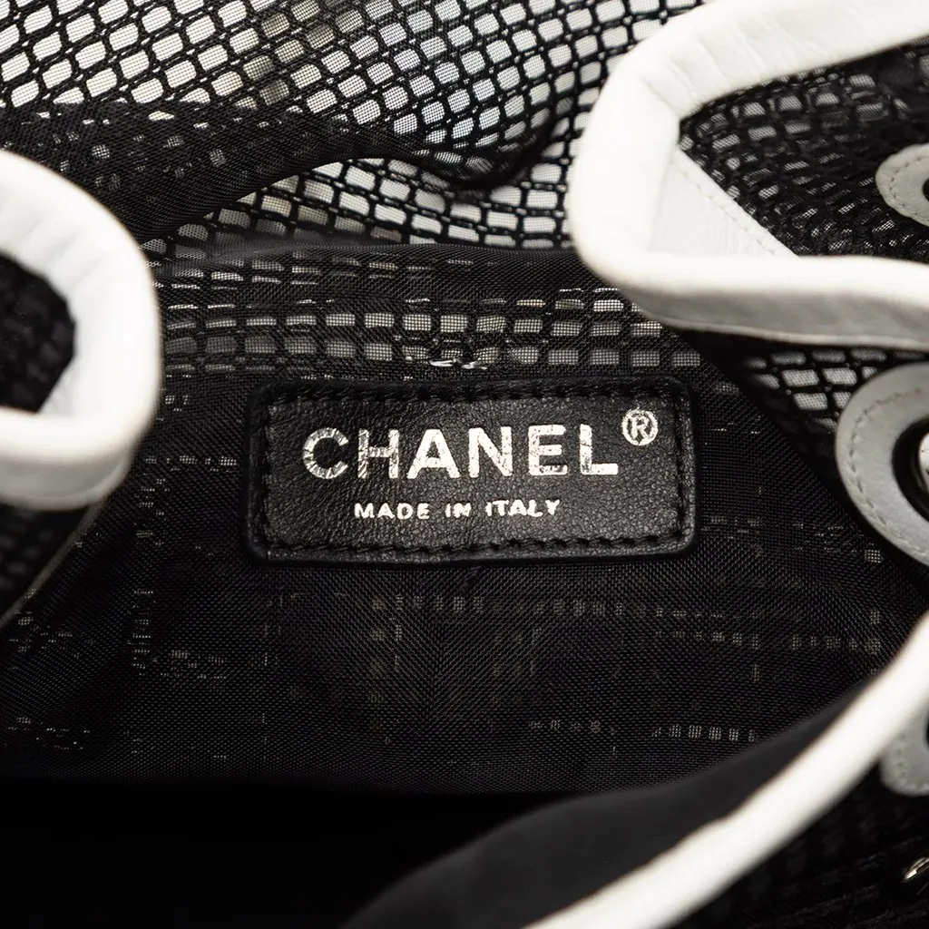 Chanel CC Mesh and Calfskin Bucket Bag Black Very good - Box View