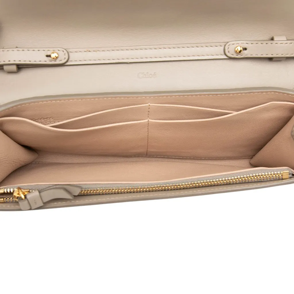 Chloé Grained Calfskin Aby Wallet On Chain Brown Leather Very good - Model View