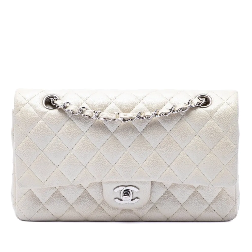 Chanel Medium Classic Caviar Double Flap White Leather Very good - Front View