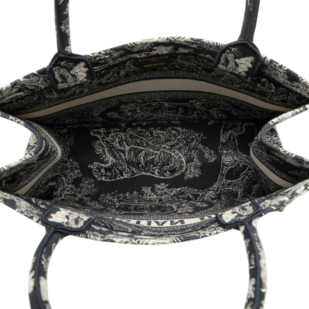 Dior Medium Canvas Embroidered Dioriviera Toile De Jouy Book Tote Blue Very good - Model View