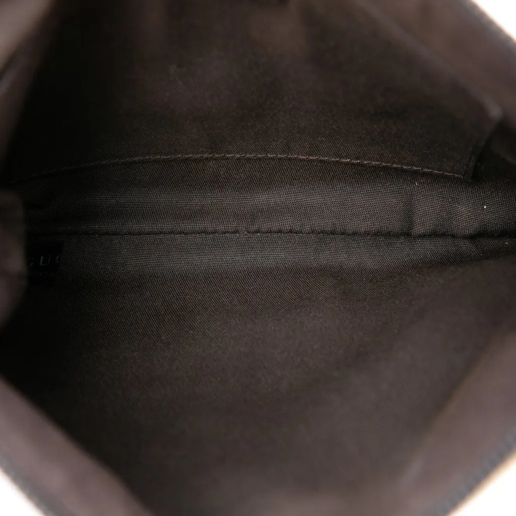 Gucci GG Canvas Crossbody Beige Canvas Very good - Model View