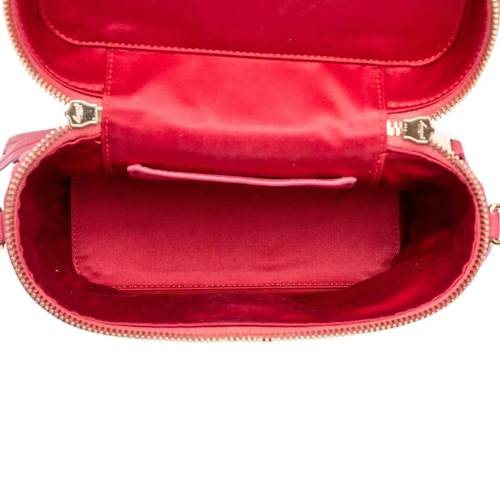Miu Miu Matelasse Nappa Top Handle Vanity Case Pink Leather Very good - Model View