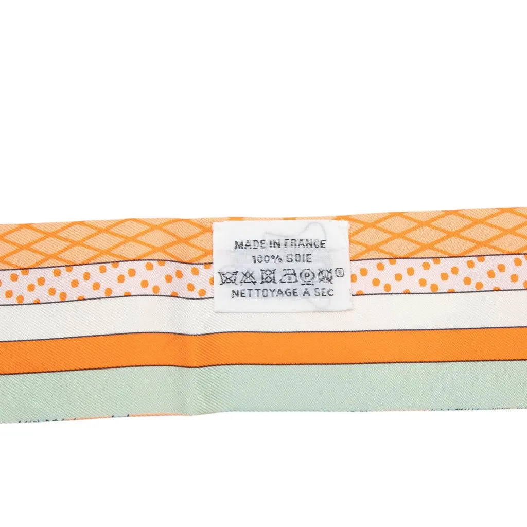 Hermès Grand Theatre Nouveau Silk Twilly Scarf Orange Very good - Model View