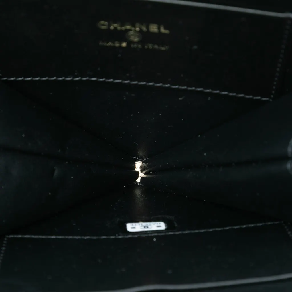 Chanel Quilted Patent Duo Heart Clutch with Chain Black Leather Very good - Model View