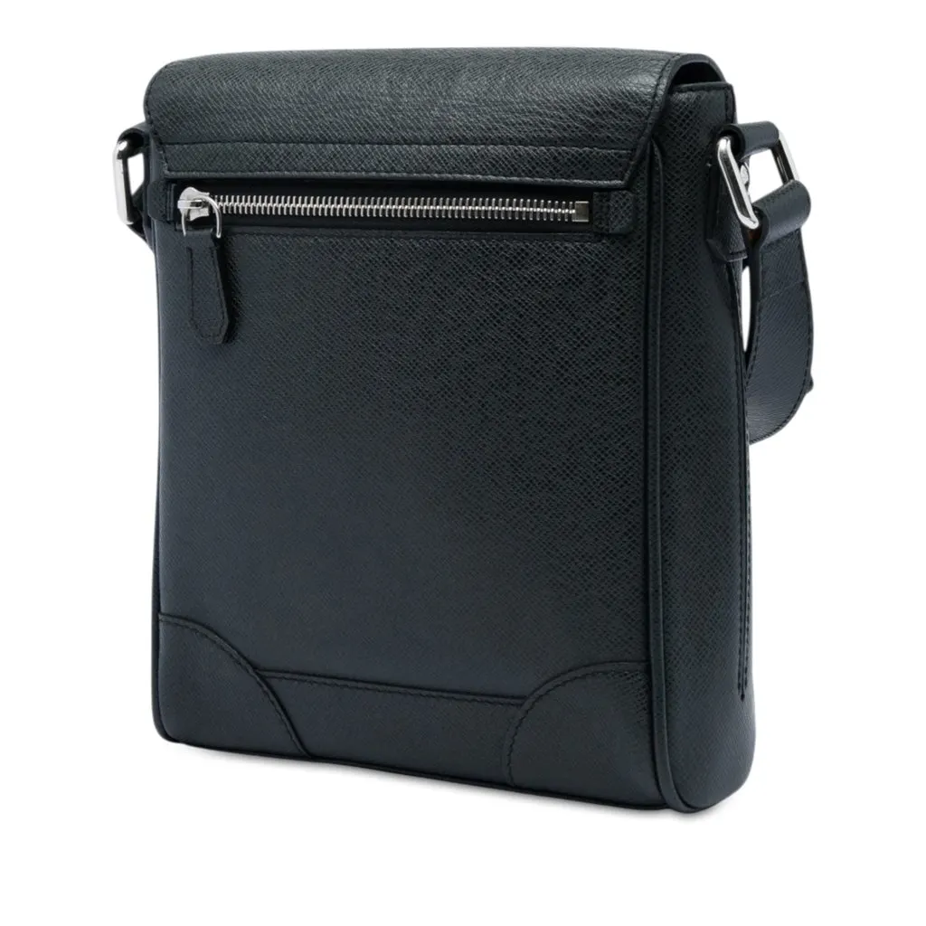 Louis Vuitton Taiga Luka Black Leather Very good - Back View