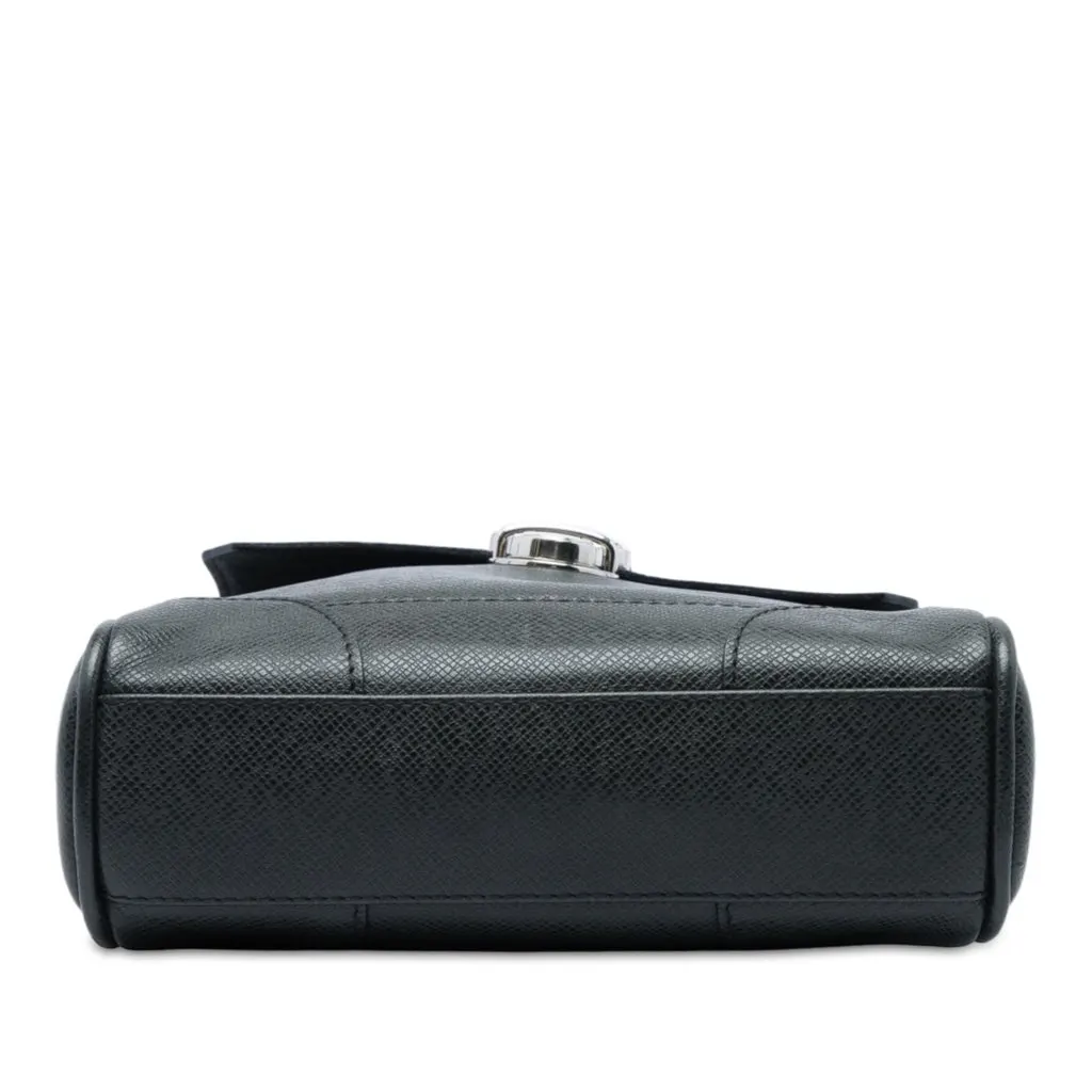 Louis Vuitton Taiga Luka Black Leather Very good - Inside View
