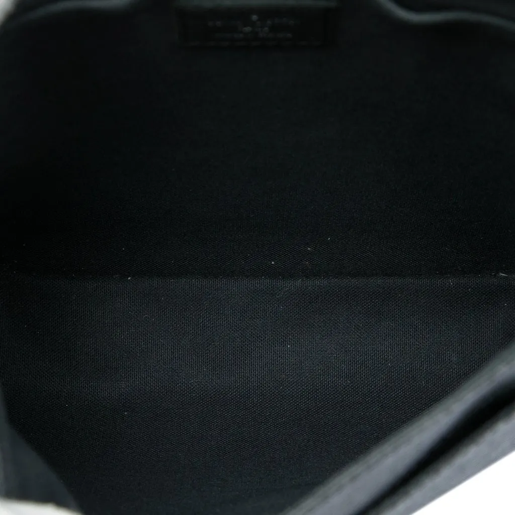 Louis Vuitton Taiga Luka Black Leather Very good - Model View
