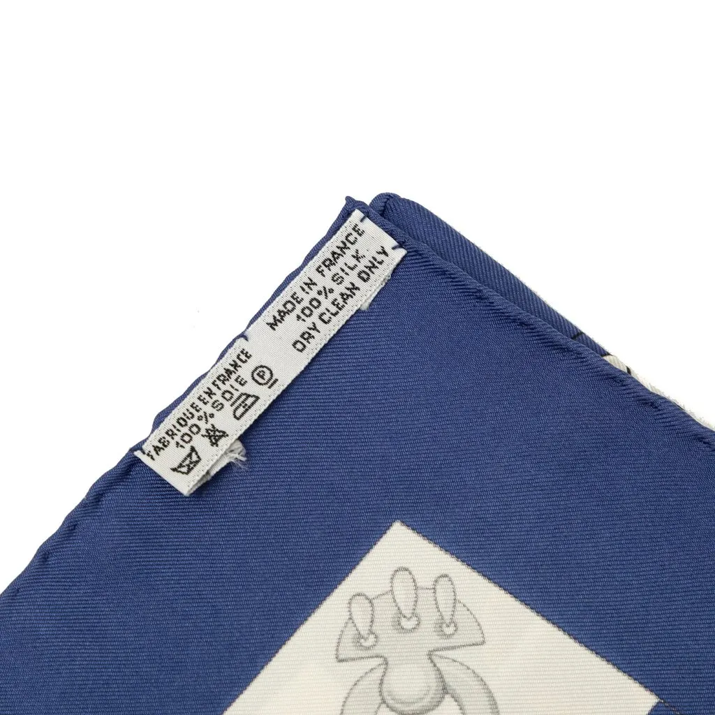 Hermès Cliquetis Silk Scarf 90 Blue Very good - Model View
