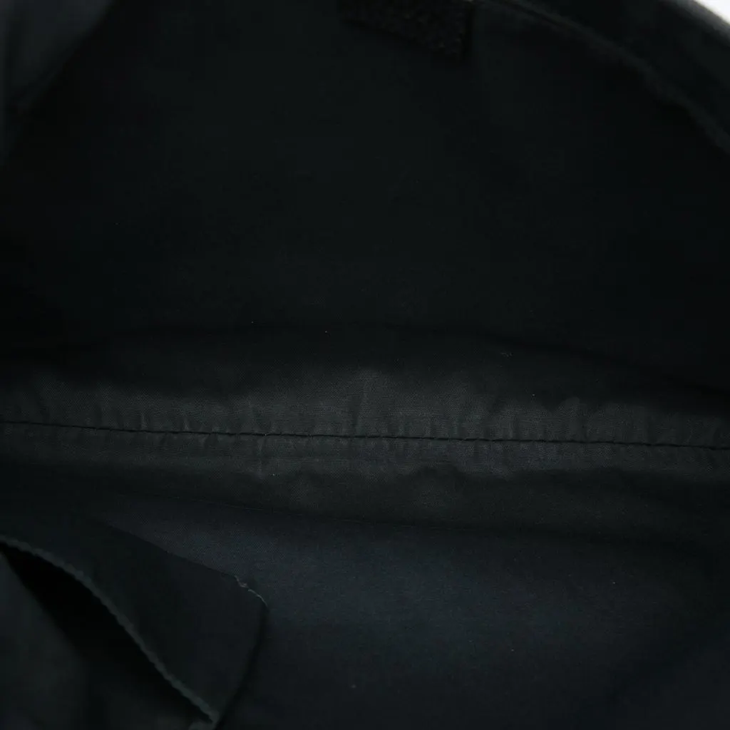Gucci GG Canvas Crossbody Red Very good - Model View