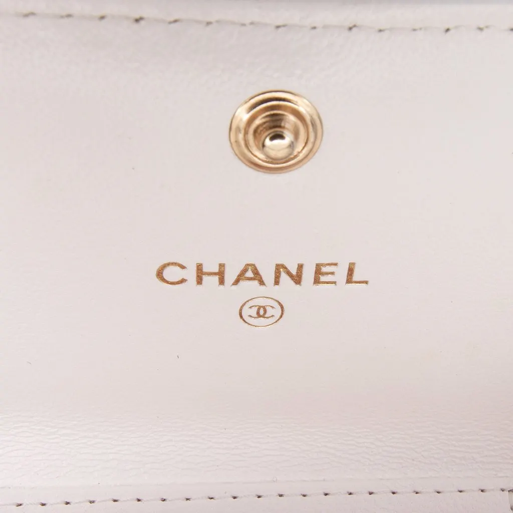 Chanel Quilted Lambskin Chanel 19 Card Holder On Chain White Leather Very good - Box View