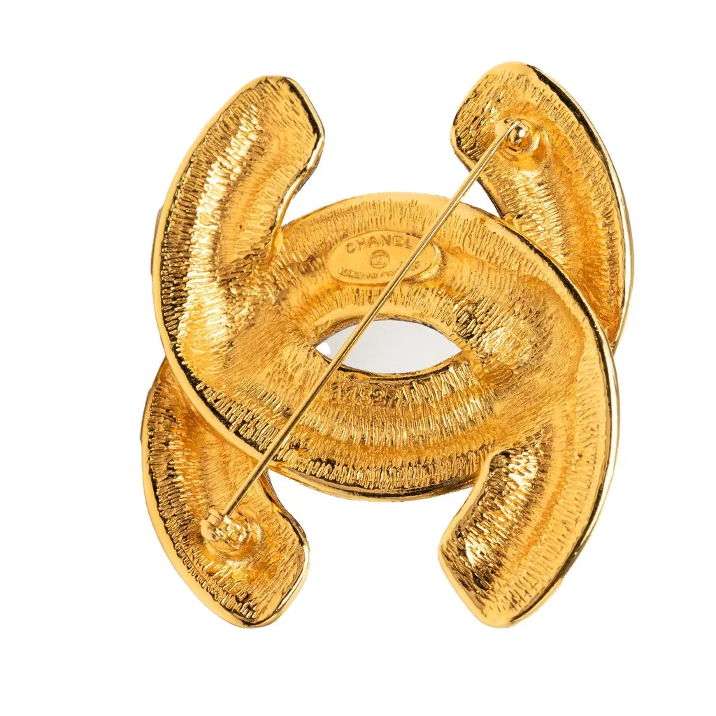Chanel CC Gold Plated Quilted Pin Brooch Gold Metal Very good - Model View