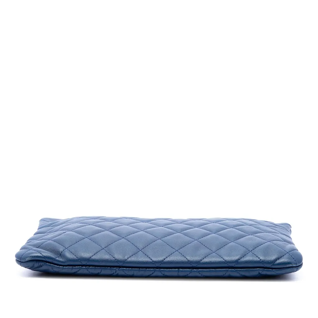 Chanel Medium Quilted Lambskin O Case Clutch Blue Leather Very good - Inside View