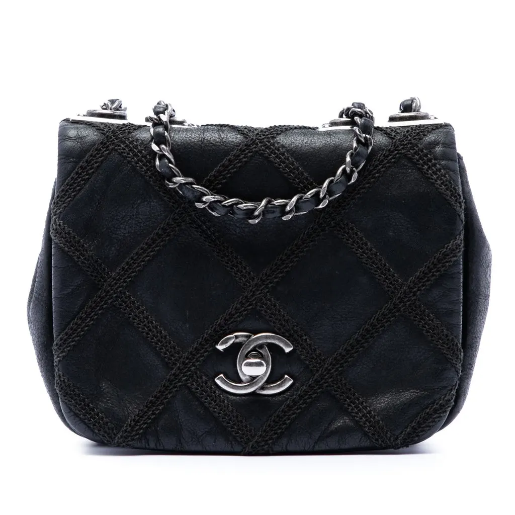 Chanel Mini CC Iridescent Calfskin Diamond Stitch Flap Black Leather Very good - Front View