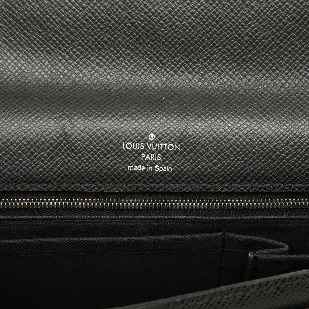 Louis Vuitton Taiga Belaia Clutch Black Leather Very good - Box View