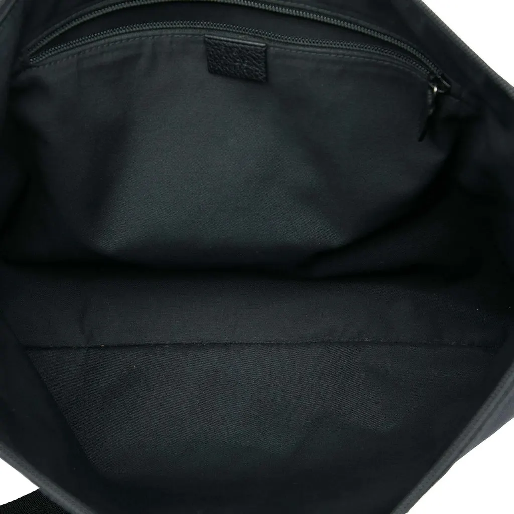 Gucci GG Nylon Crossbody Black Polyamide Very good - Model View