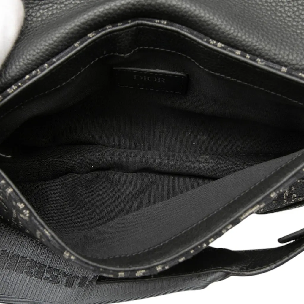 Dior Oblique Canvas Saddle Messenger Bag Black Very good - Model View