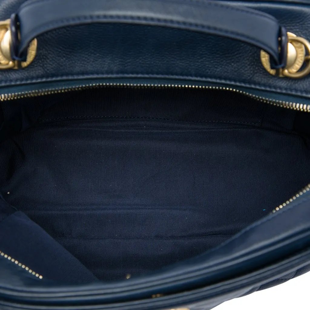 Chanel Medium CC Quilted Lambskin Top Handle Vanity Case with Chain Blue Leather Very good - Model View
