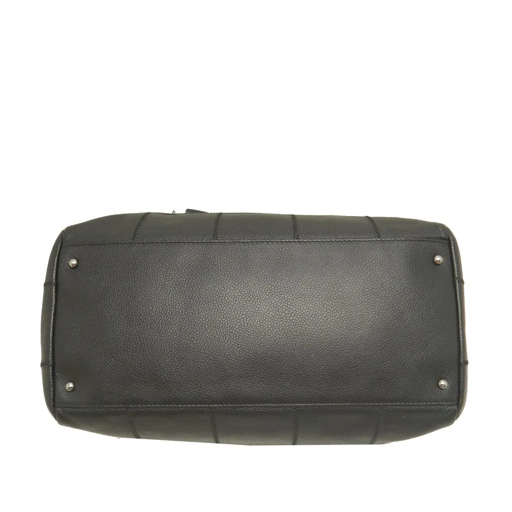 Chanel Chocolate Bar Caviar Shoulder Bag Black Leather Very good - Model View