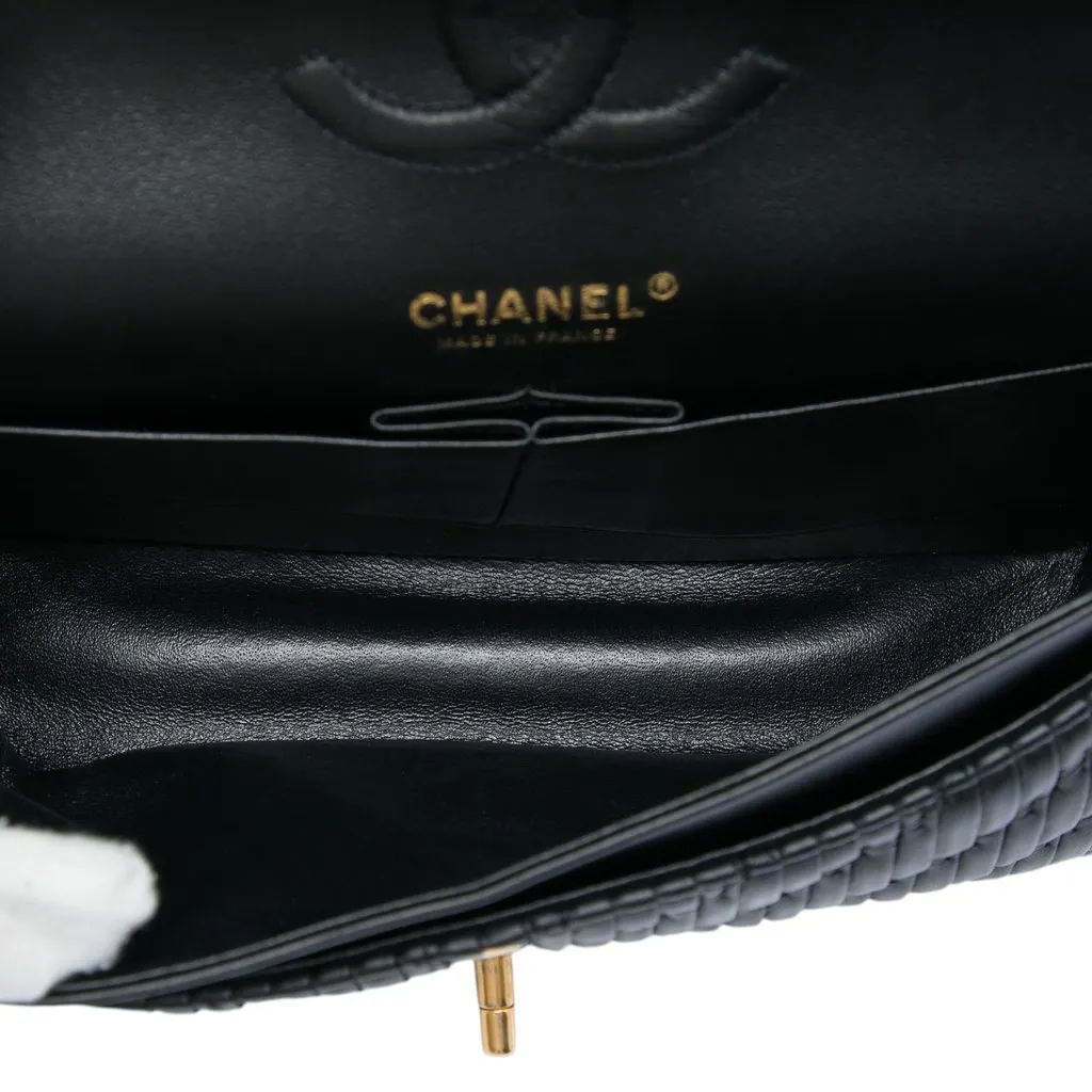 Chanel Medium Classic Chevron Calfskin Pleated Double Flap Black Leather Very good - Model View