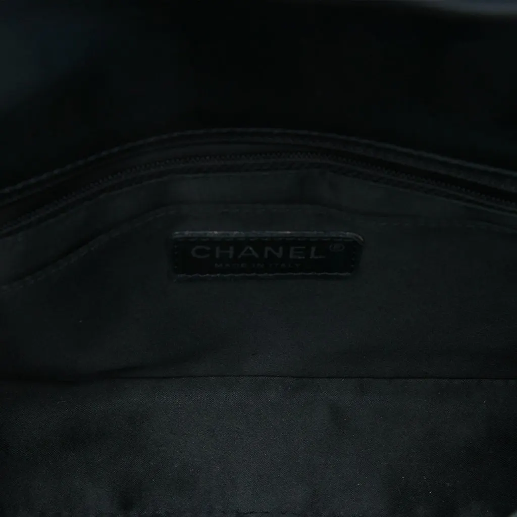 Chanel Medium Classic Lambskin Single Flap Black Leather Very good - Model View