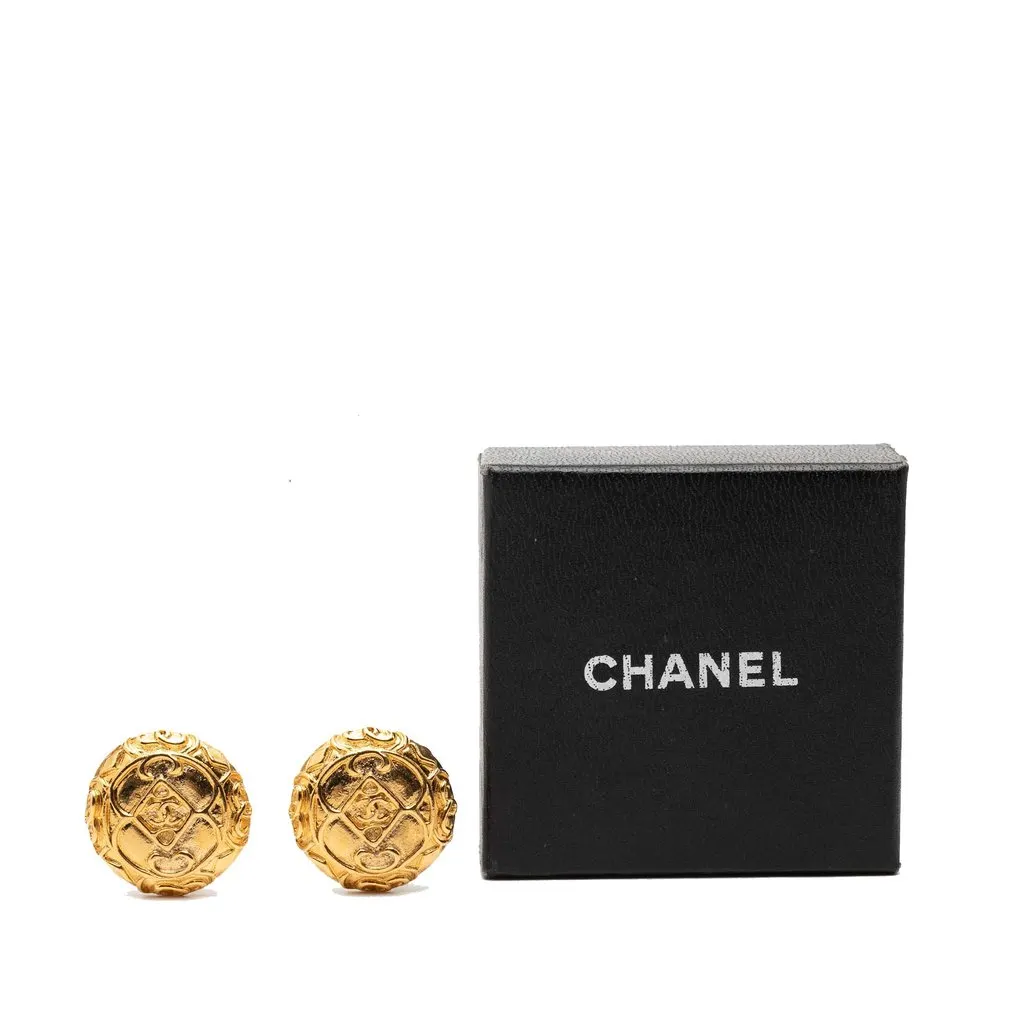 Chanel CC Gold Plated Round Clip On Earrings Gold Metal Very good - Model View