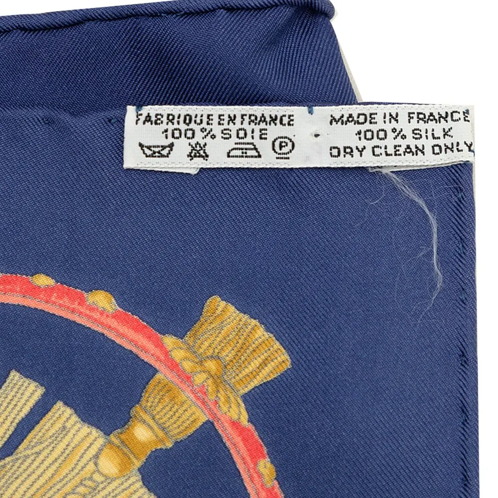 Hermès Caparacons de la France et de lInde Silk Scarf 90 White Silk Never worn - Model View