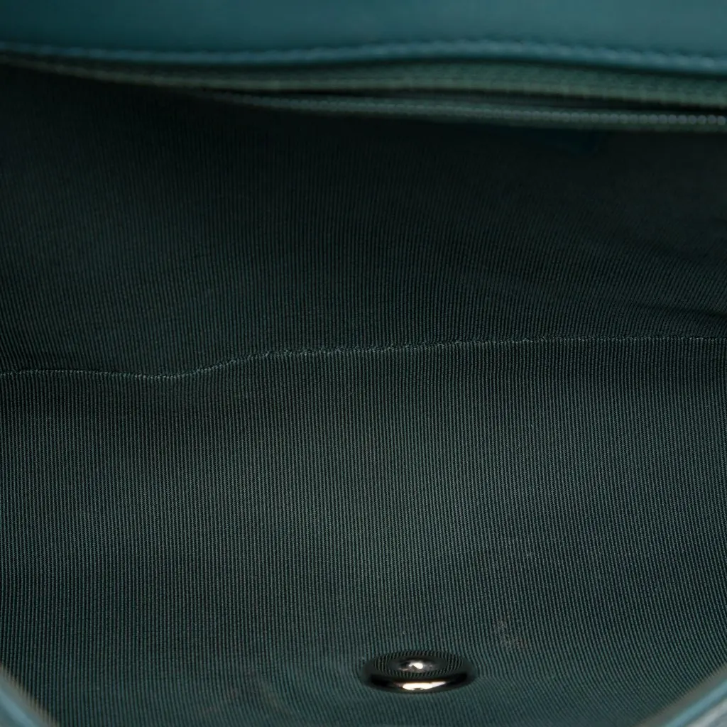 Chanel Medium Quilted Crumpled Calfskin Bi Vintage Full Flap Green Leather Very good - Model View