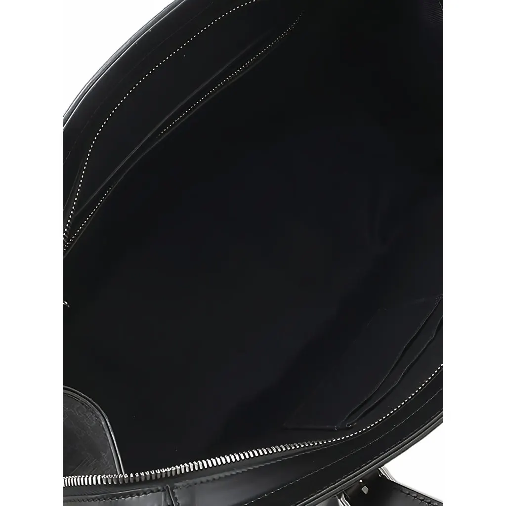 Gucci GG Supreme Tote Black Canvas Very good - Model View