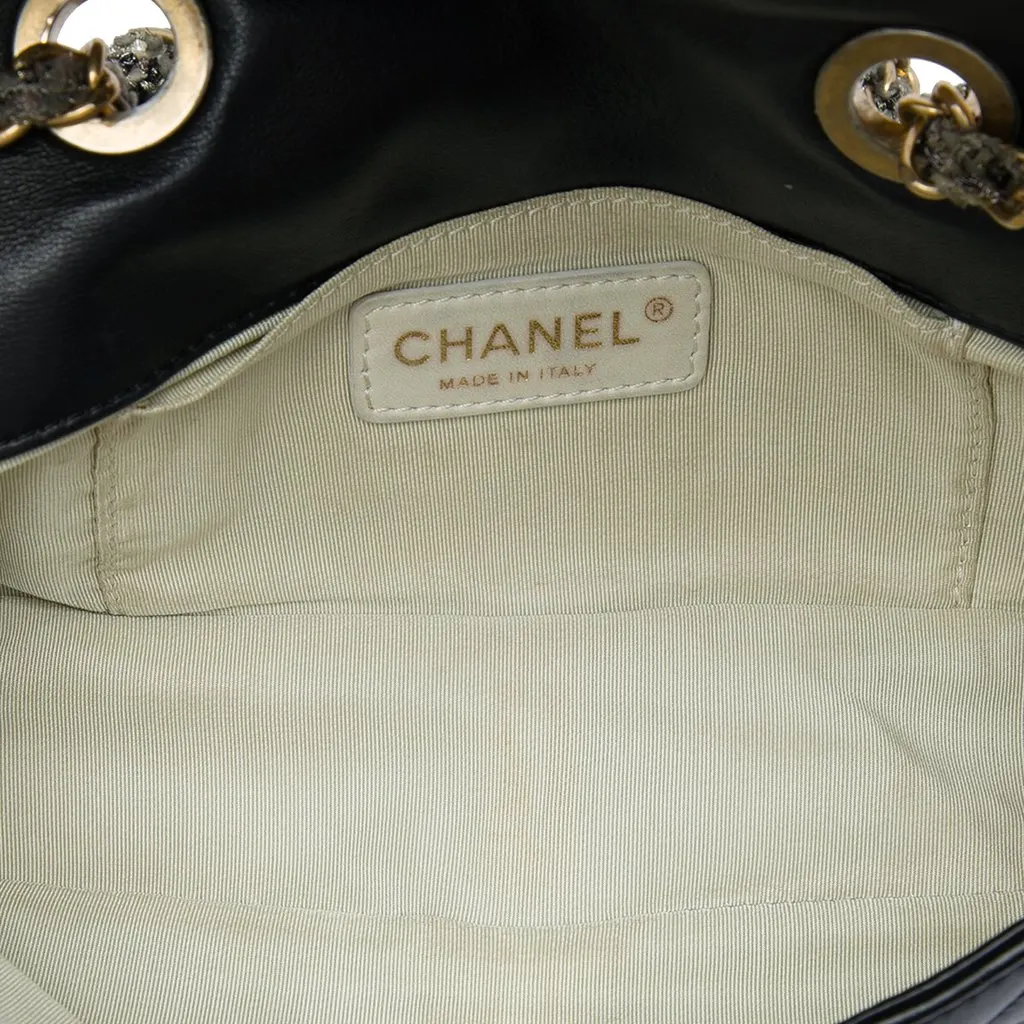 Chanel Small CC Quilted Lambskin and Tweed Chain Flap Black Leather Very good - Model View