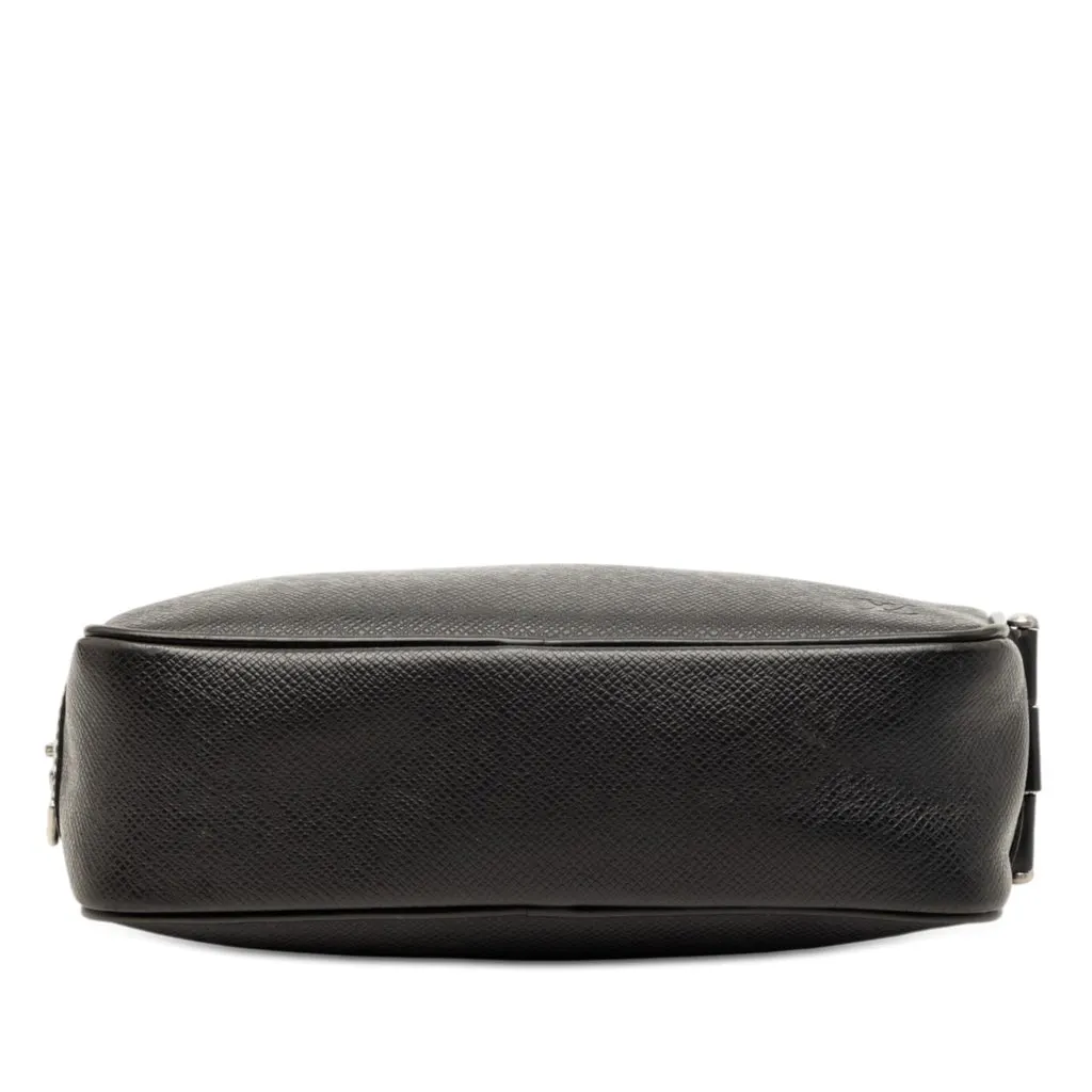 Louis Vuitton Taiga Pochette Kaluga Black Leather Very good - Inside View