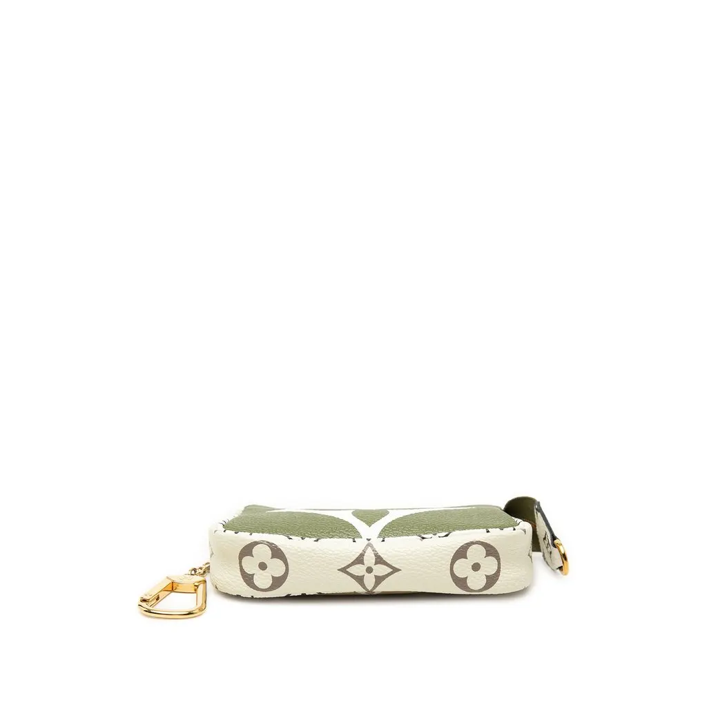 Louis Vuitton Monogram Giant Micro Pochette Accessoires Green Canvas Very good - Inside View