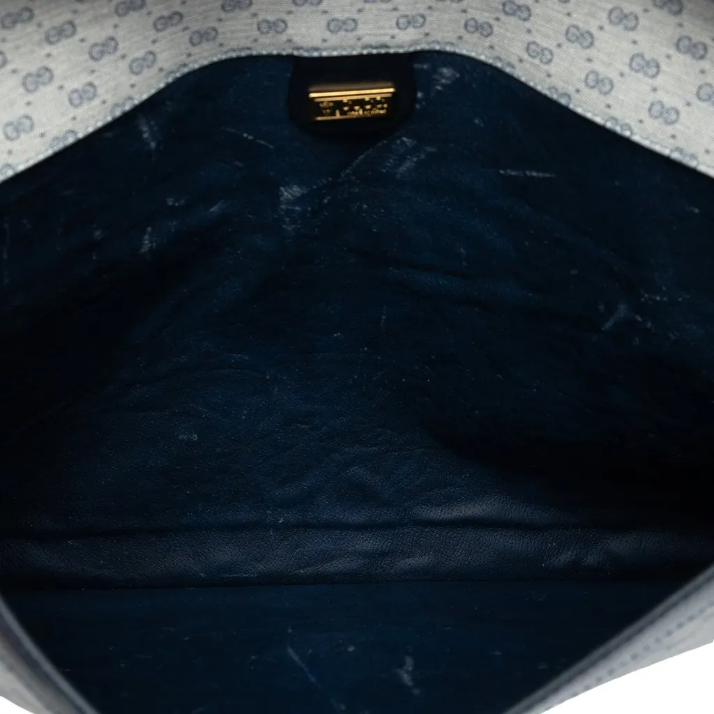 Gucci Micro GG Supreme Clutch Silver Canvas Very good - Model View
