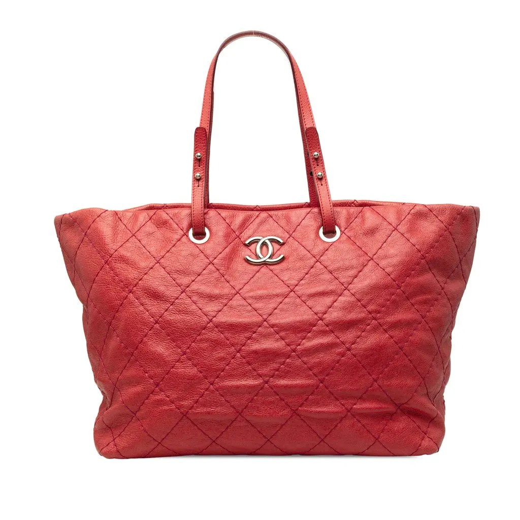 Chanel Large Glazed Calfskin On The Road Tote Red Leather Good - Front View