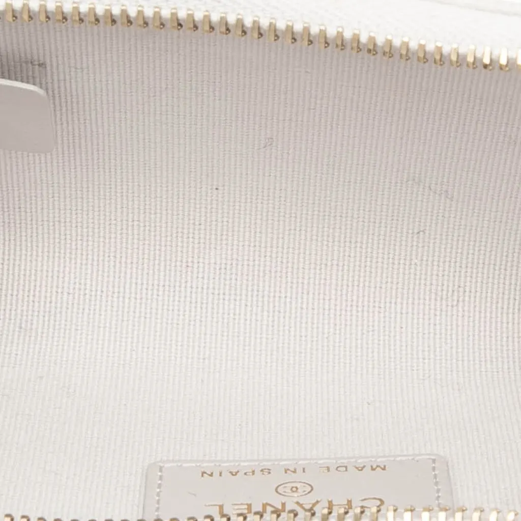 Chanel CC Quilted Caviar Zip Around Card Holder White Leather Very good - Model View