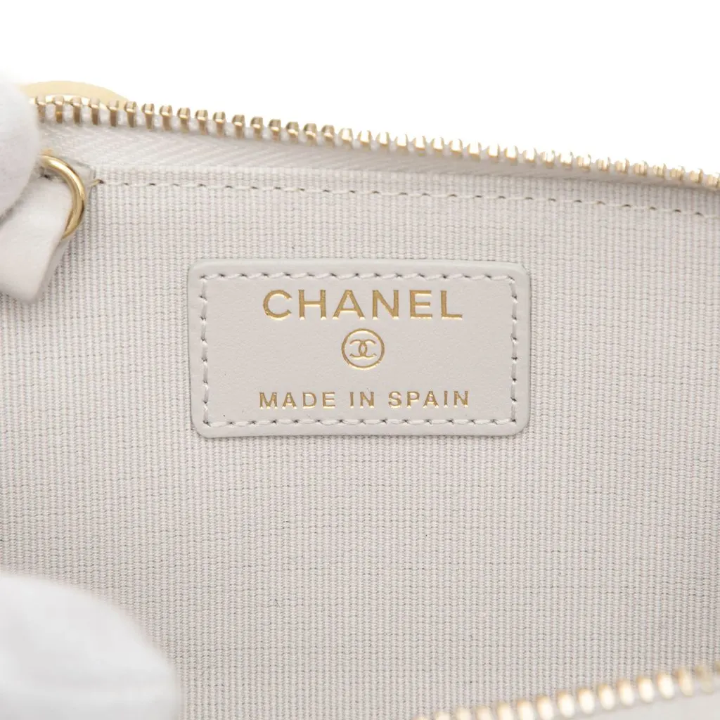 Chanel CC Quilted Caviar Zip Around Card Holder White Leather Very good - Box View