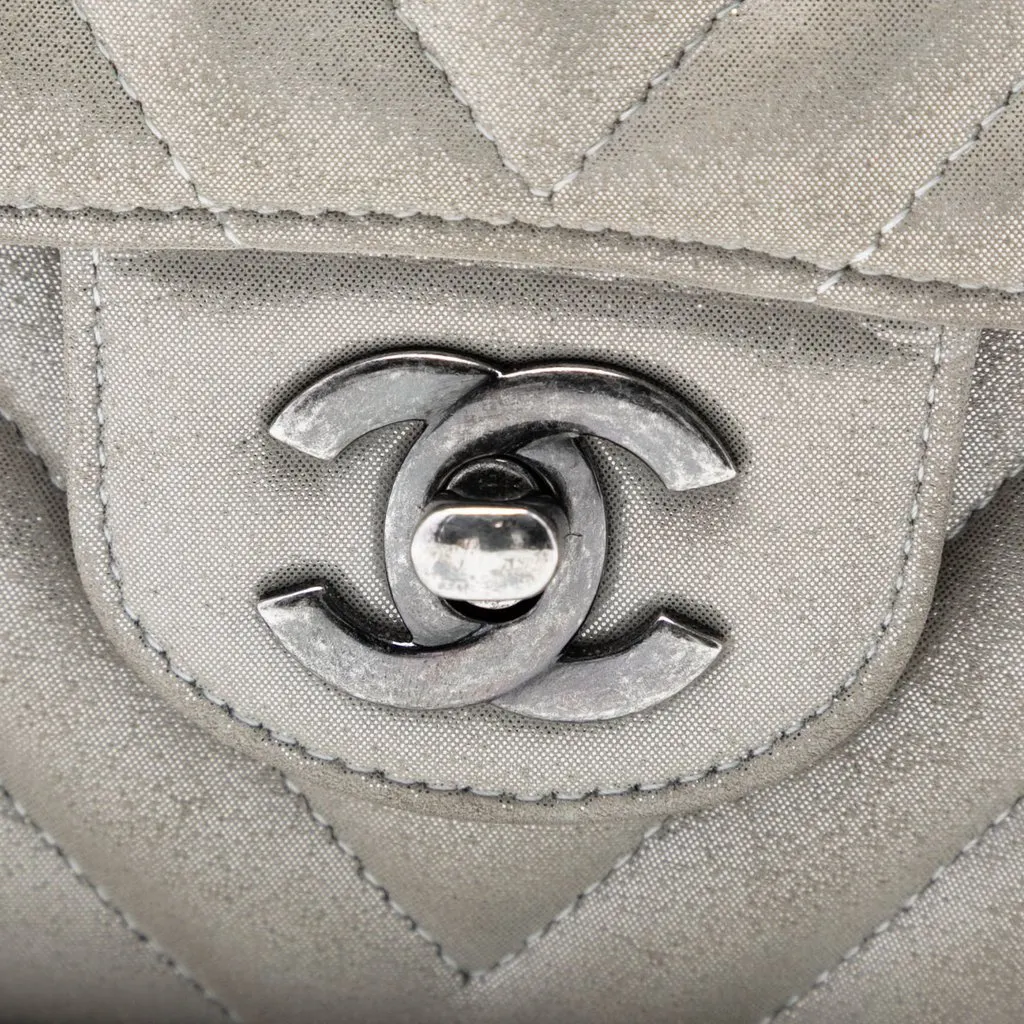 Chanel Medium Classic Chevron Iridescent Lambskin Double Flap Silver Leather Very good - Box View