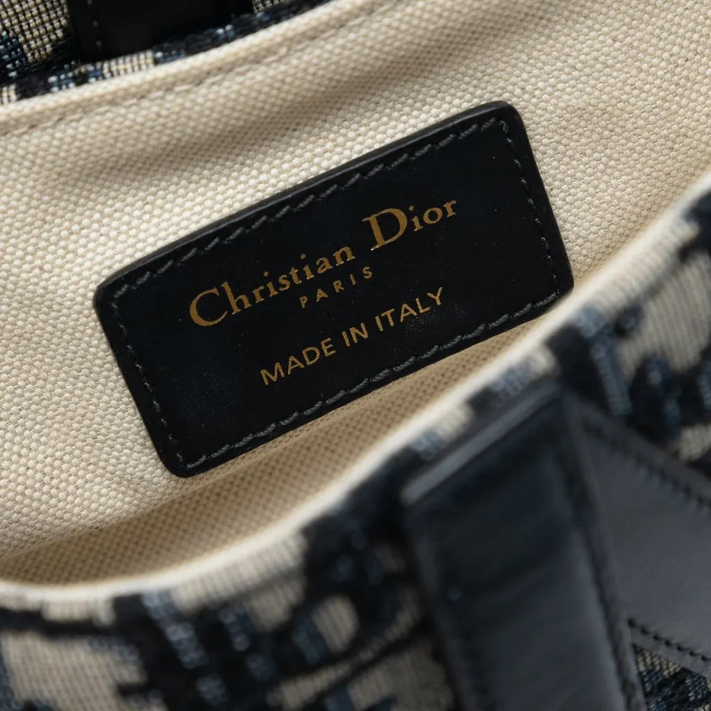 Dior Mini Oblique Canvas Saddle Bag Blue Very good - Model View