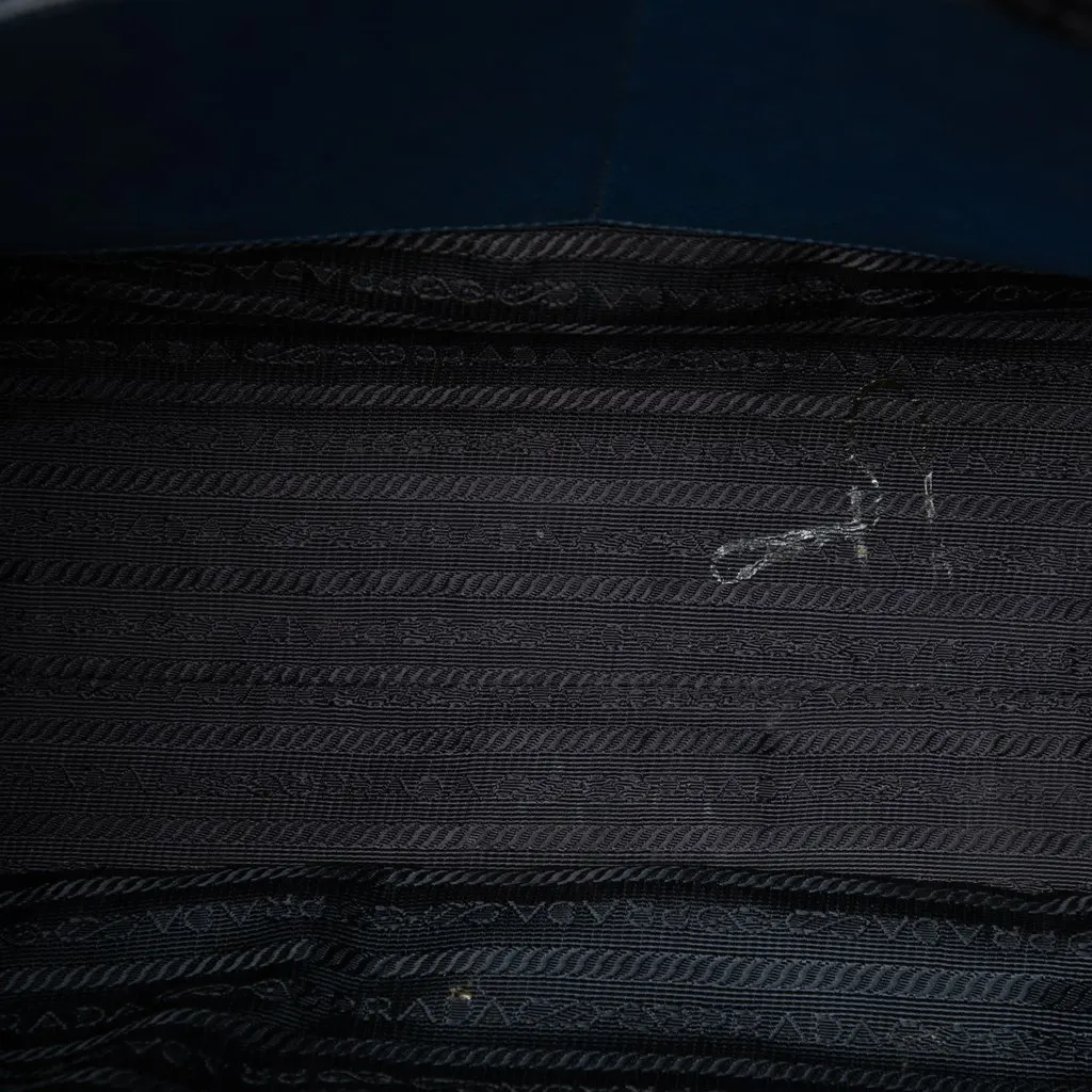 Prada Saffiano Lux Tote Blue Leather Very good - Model View