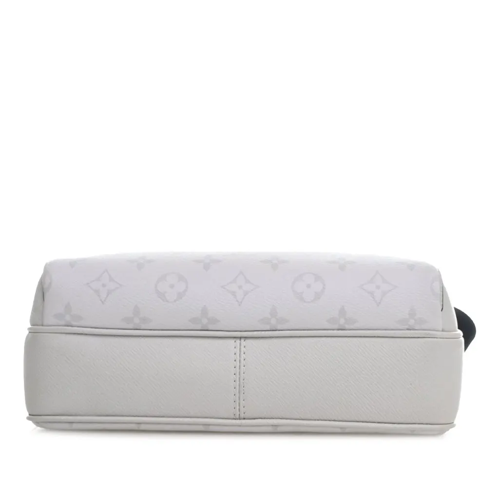 Louis Vuitton Monogram Taigarama Outdoor Messenger White Leather Very good - Inside View