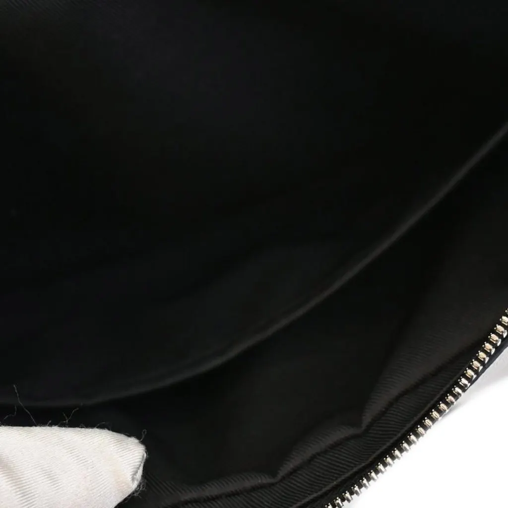 Louis Vuitton Monogram Taigarama Outdoor Messenger White Leather Very good - Model View
