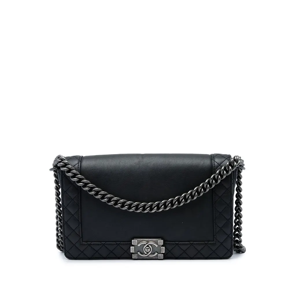 Chanel Medium Lambskin Boy Reverso Flap Black Leather Very good - Front View