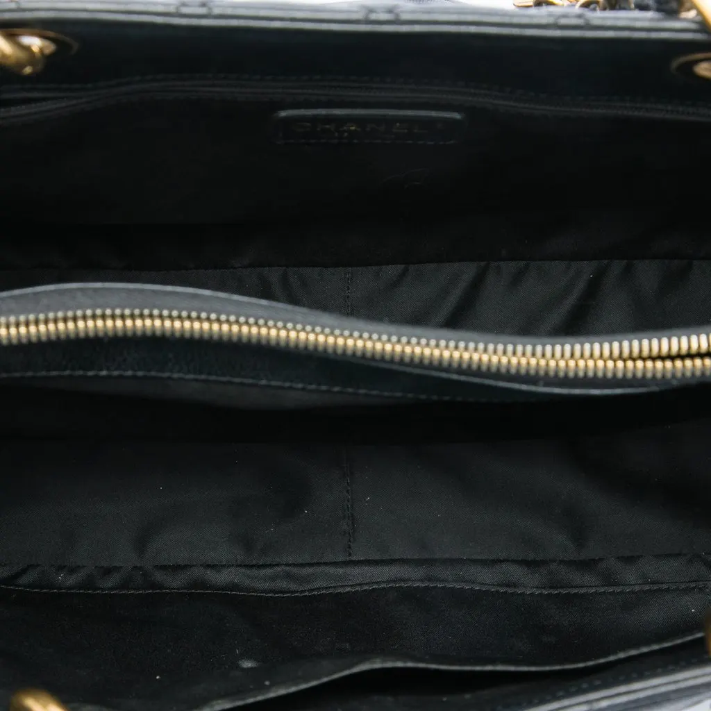 Chanel Caviar Grand Shopping Tote Black Leather Very good - Model View