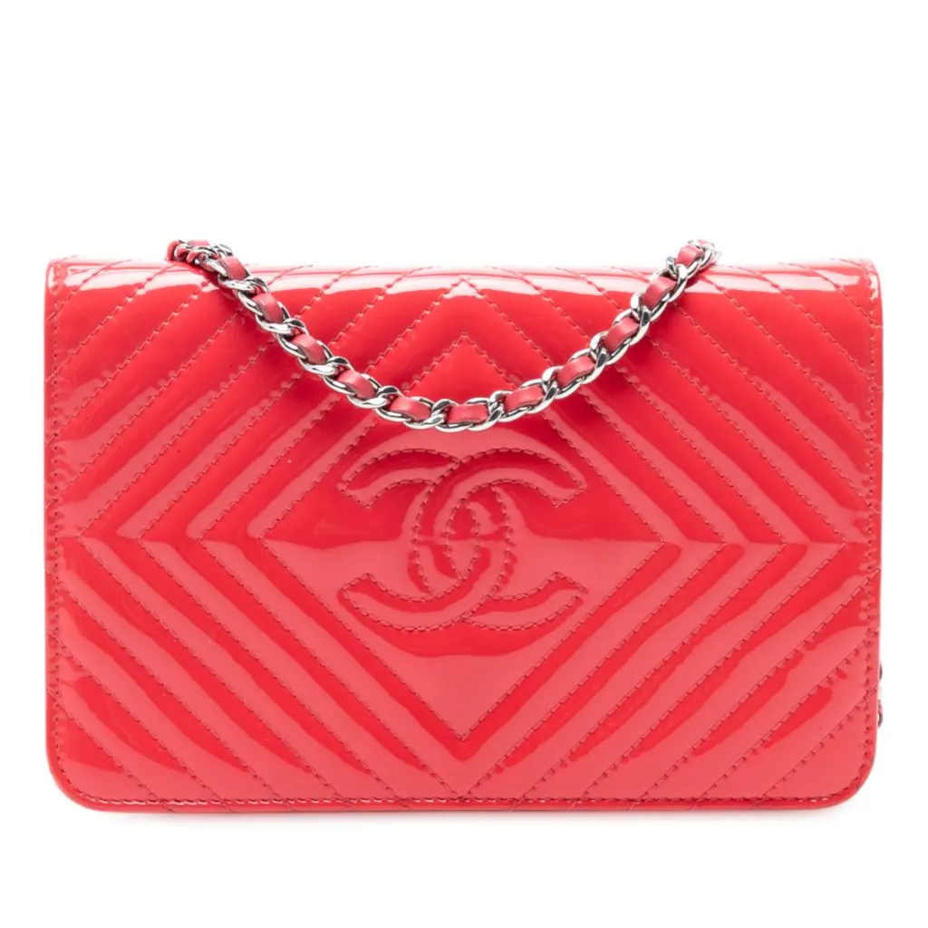 Chanel CC Patent Diamond Quilted Wallet On Chain Red Leather Very good - Front View