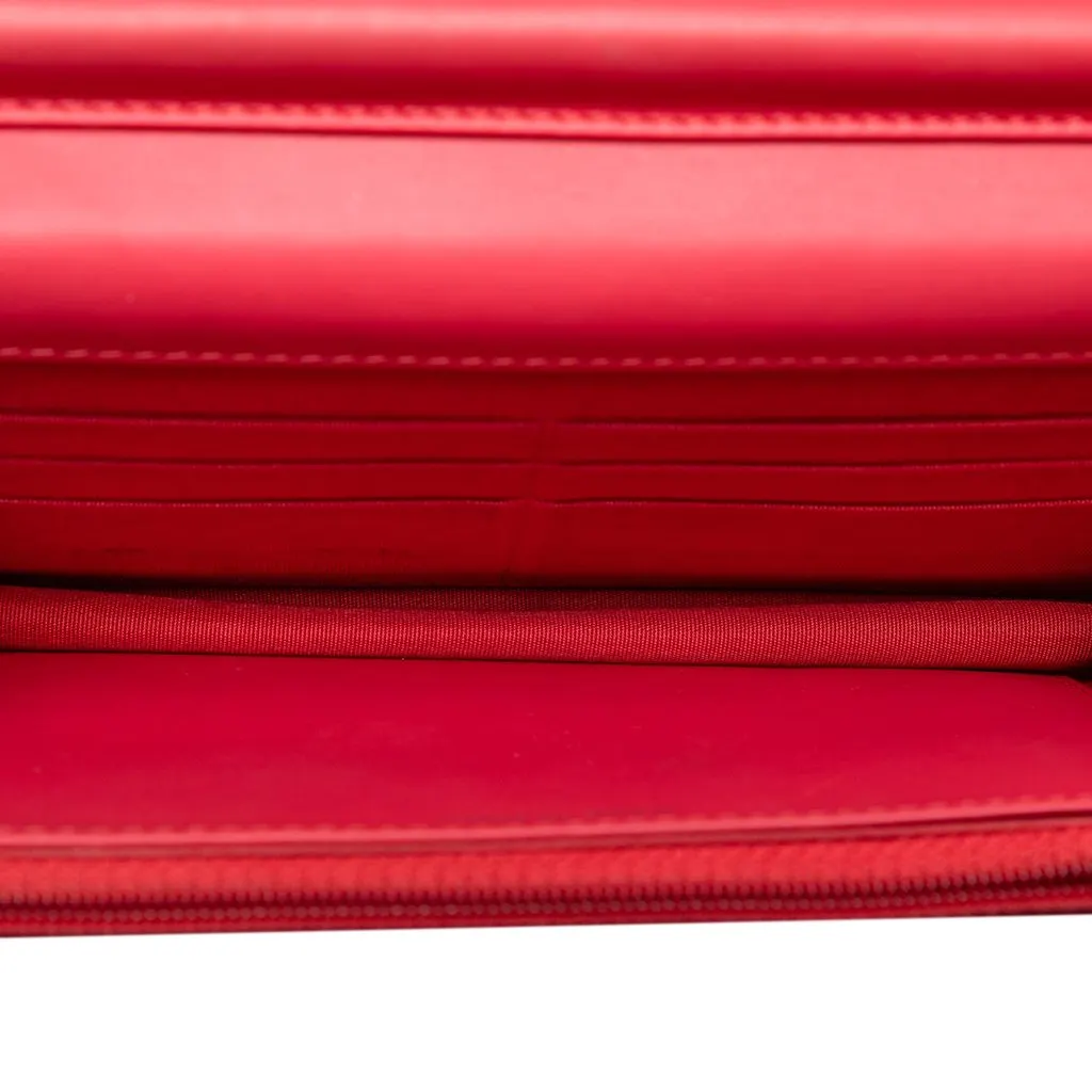 Chanel CC Patent Diamond Quilted Wallet On Chain Red Leather Very good - Model View