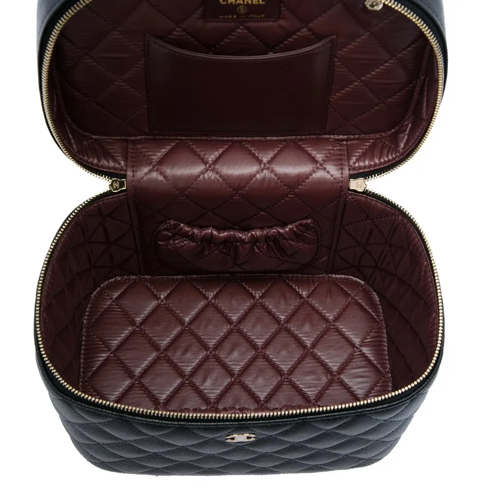Chanel Medium CC Quilted  Caviar Vanity Case Black Leather Very good - Model View