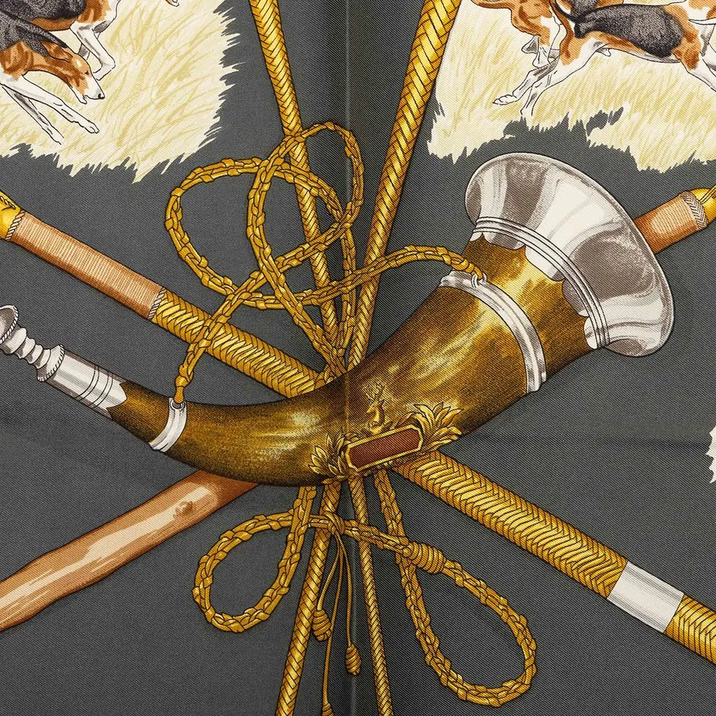 Hermès Le Laisser Courre Silk Scarf 90 Grey Silk Never worn - Back View