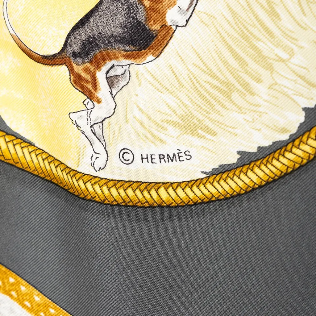 Hermès Le Laisser Courre Silk Scarf 90 Grey Silk Never worn - Model View