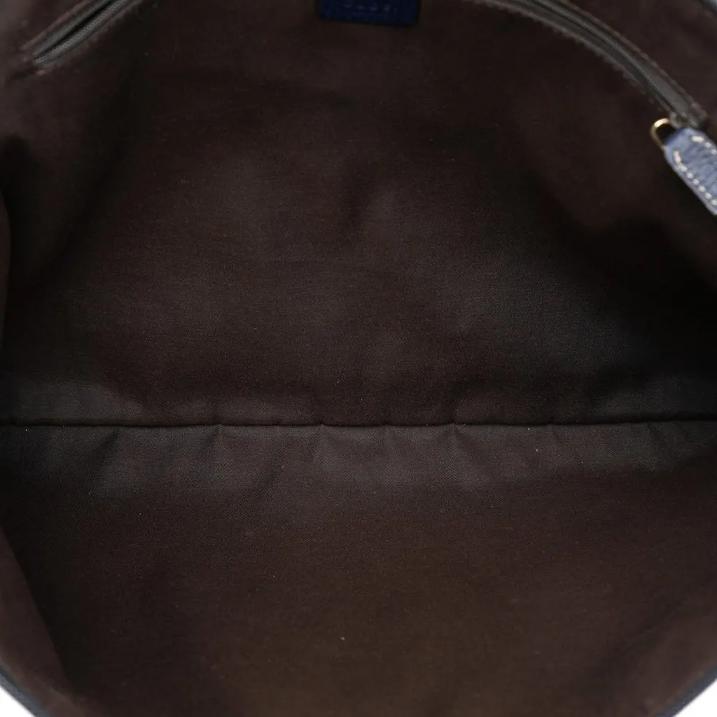 Gucci GG Crystal Crossbody Beige Very good - Model View