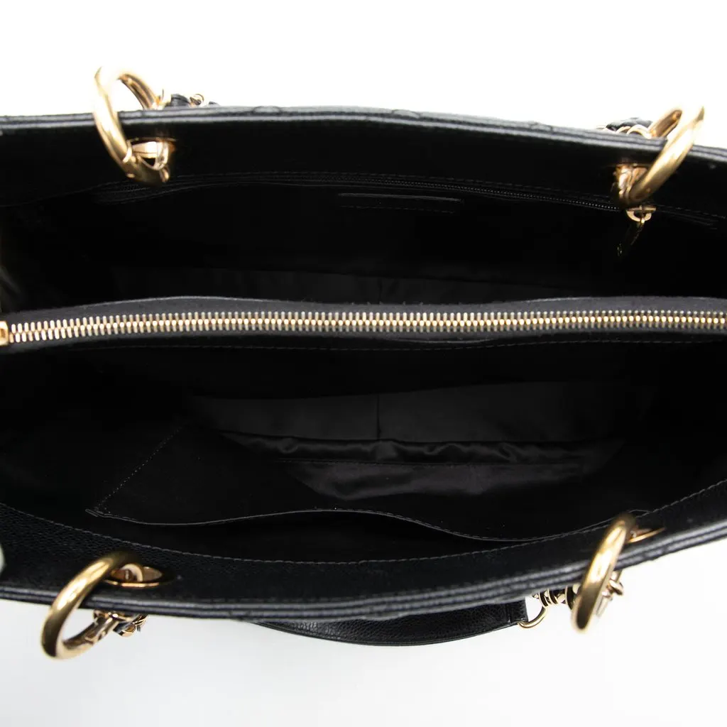 Chanel Caviar Grand Shopping Tote Black Leather Very good - Model View